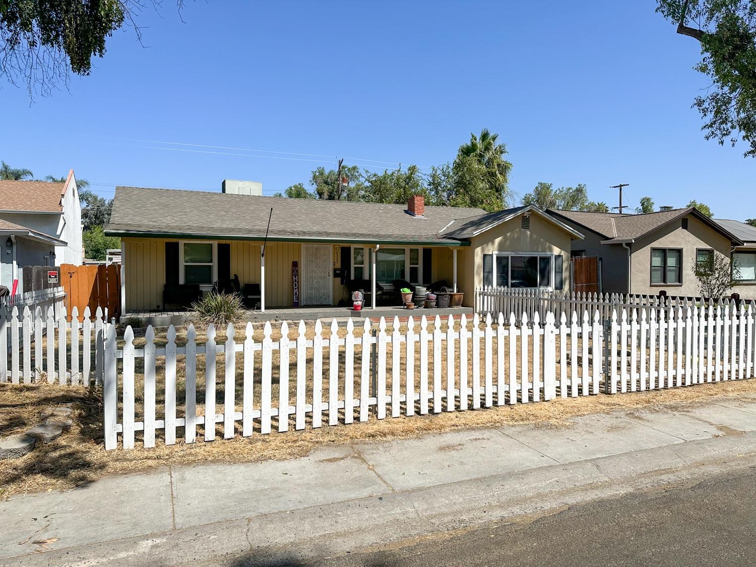 Detail Gallery Image 1 of 16 For 2325 Miller Ave, Modesto,  CA 95354 - 3 Beds | 2 Baths