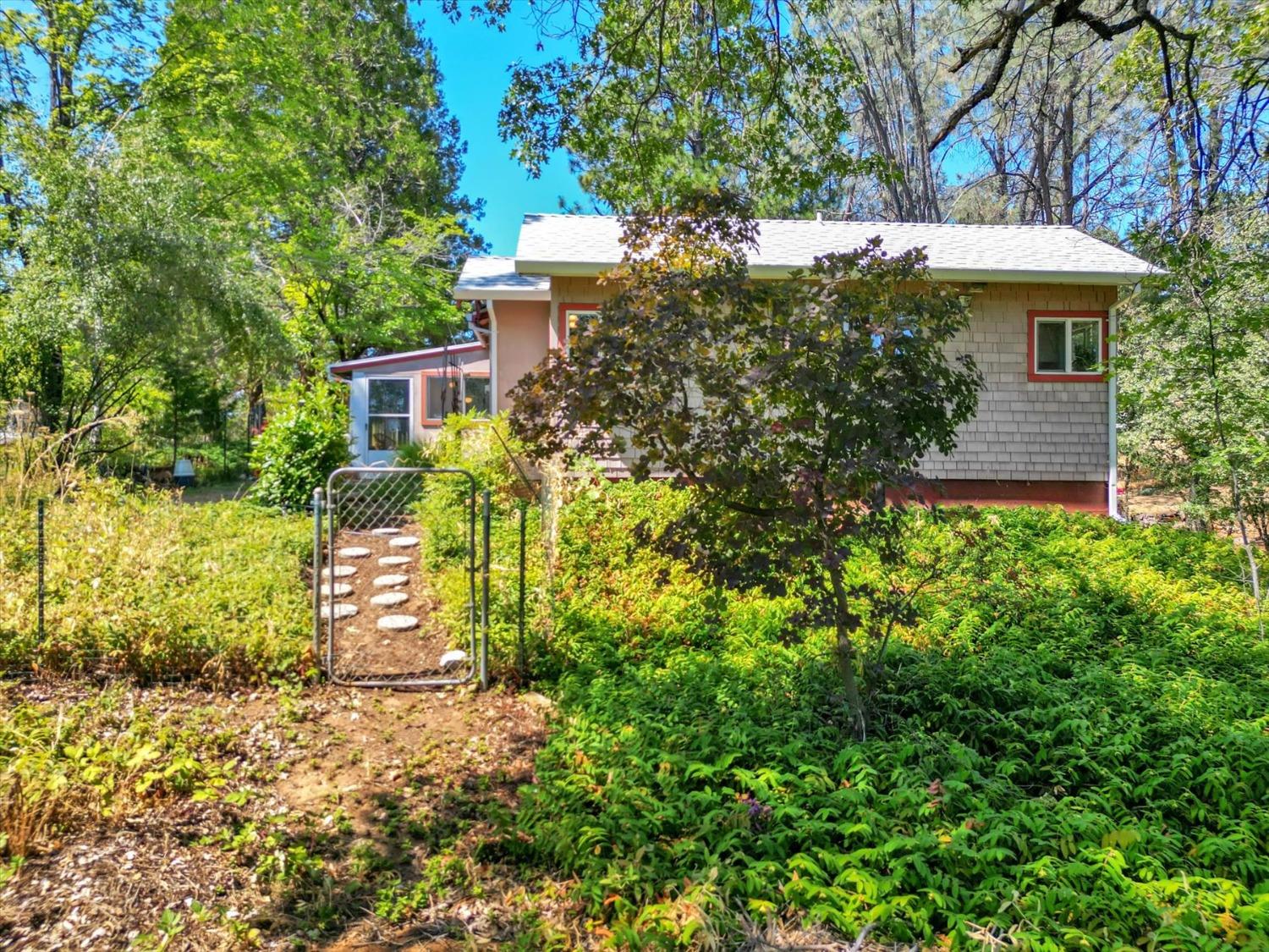 Detail Gallery Image 26 of 99 For 15969 Durango Ln, Grass Valley,  CA 95945 - 5 Beds | 3/1 Baths