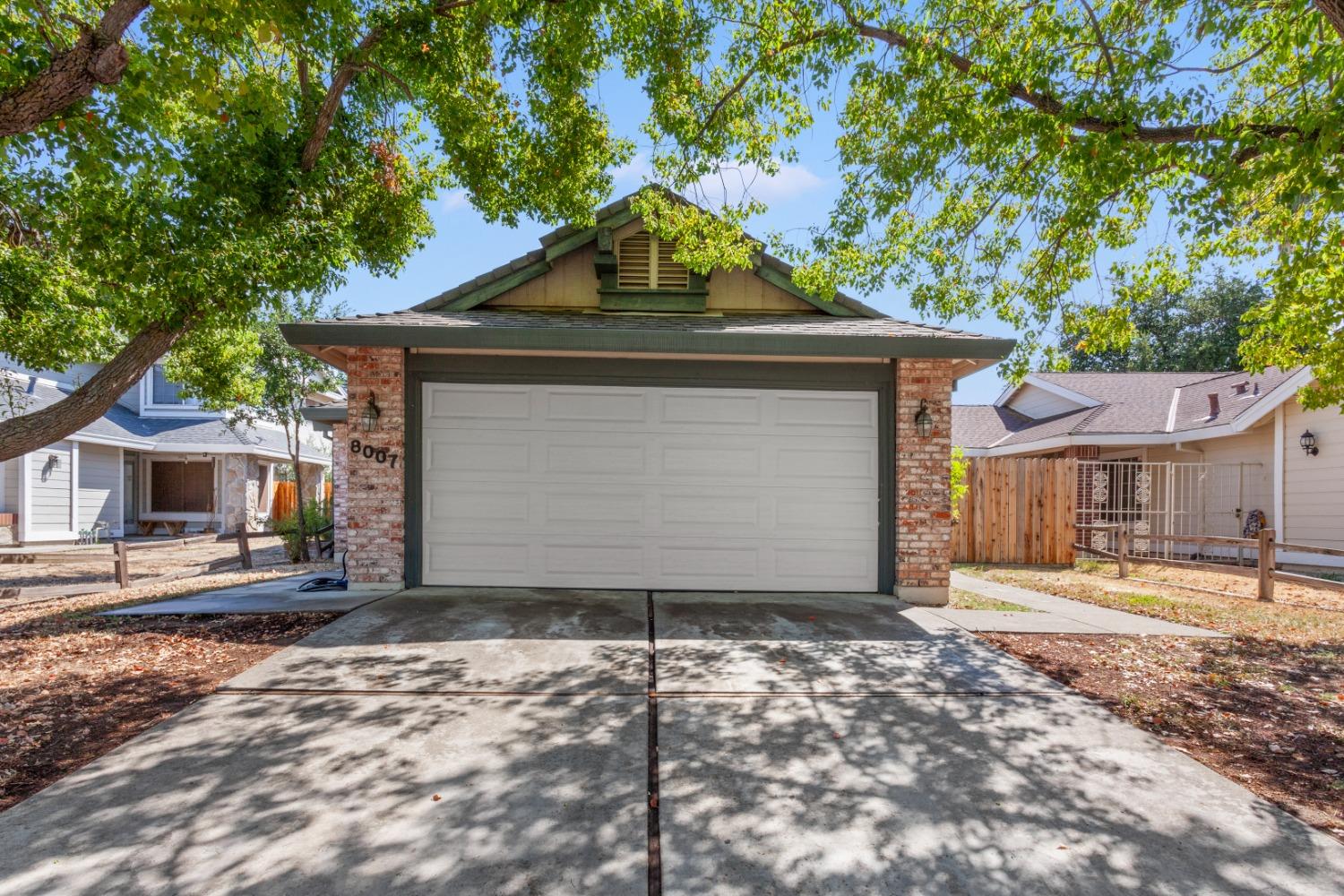 Detail Gallery Image 1 of 1 For 8007 Benz Ct, Sacramento,  CA 95828 - 3 Beds | 2 Baths