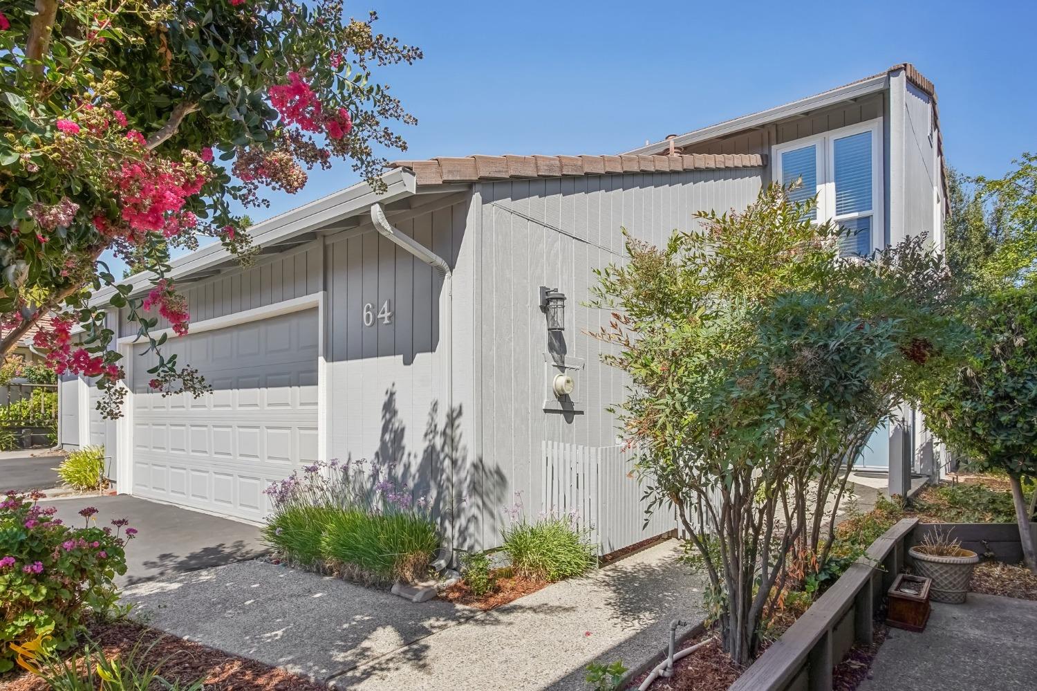 Detail Gallery Image 3 of 33 For 64 Rolling Green Cir, Pleasant Hill,  CA 94523 - 3 Beds | 2 Baths