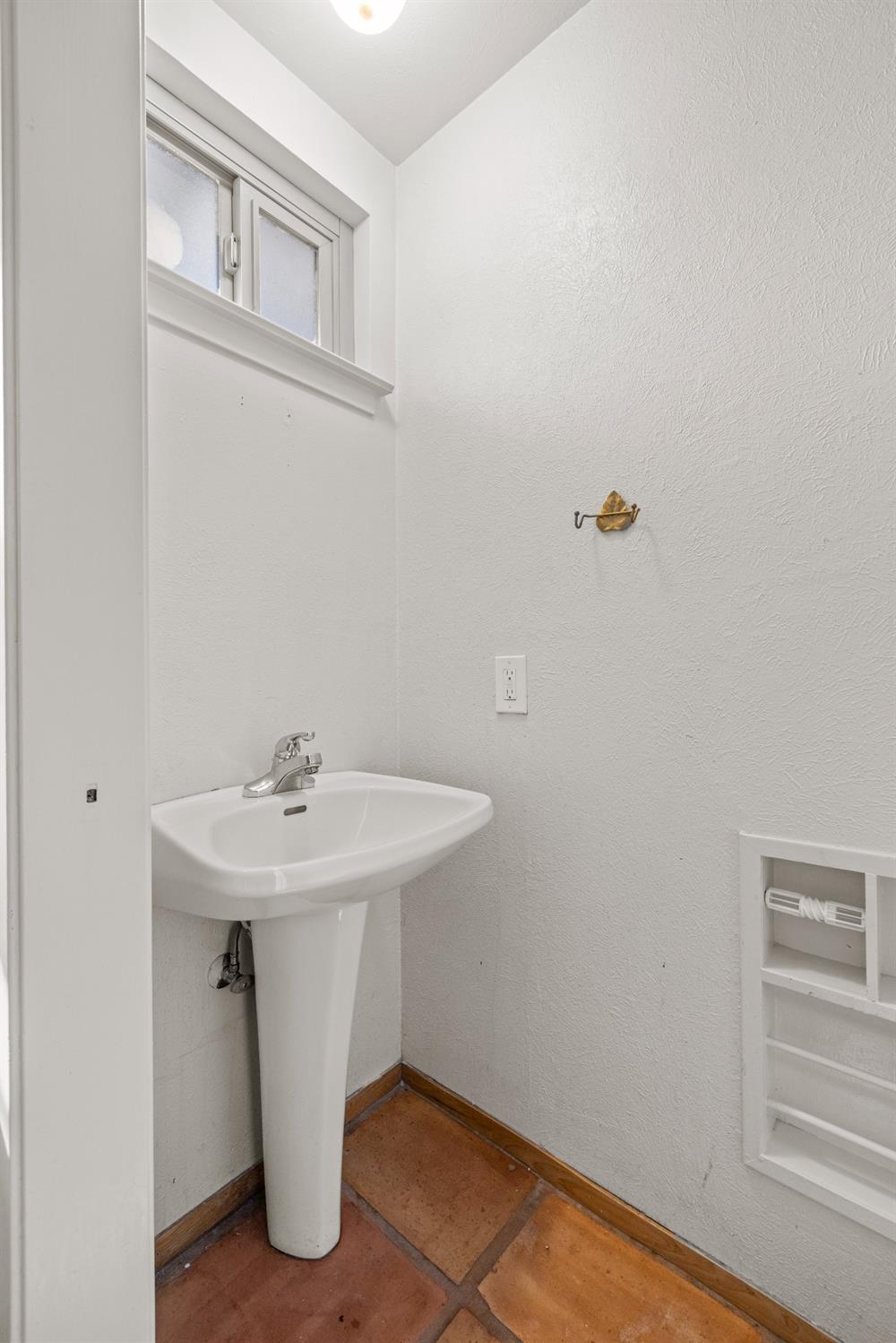 Detail Gallery Image 19 of 31 For 7037 El Sereno Cir, Sacramento,  CA 95831 - 4 Beds | 2/1 Baths