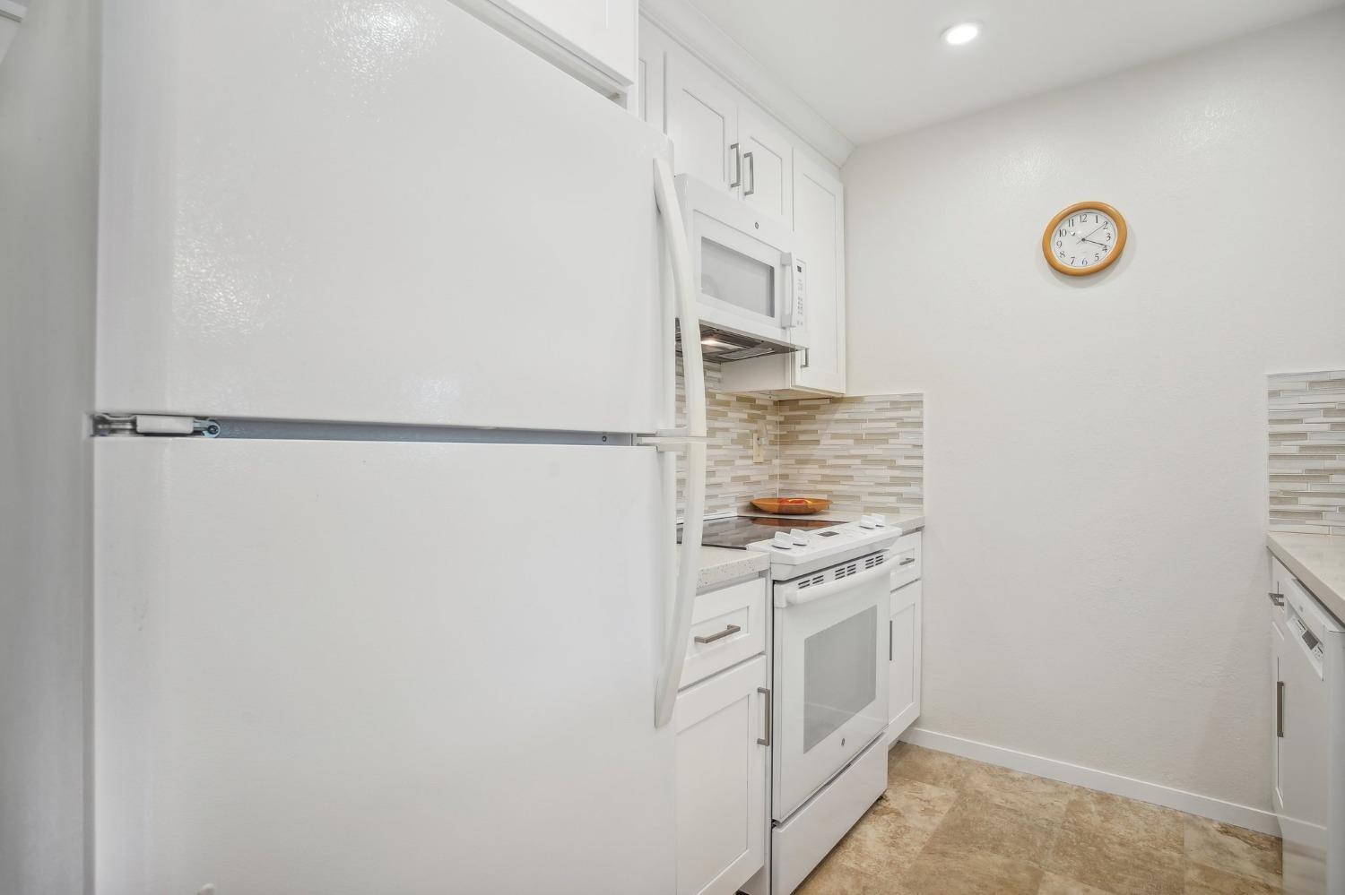 Detail Gallery Image 12 of 33 For 64 Rolling Green Cir, Pleasant Hill,  CA 94523 - 3 Beds | 2 Baths