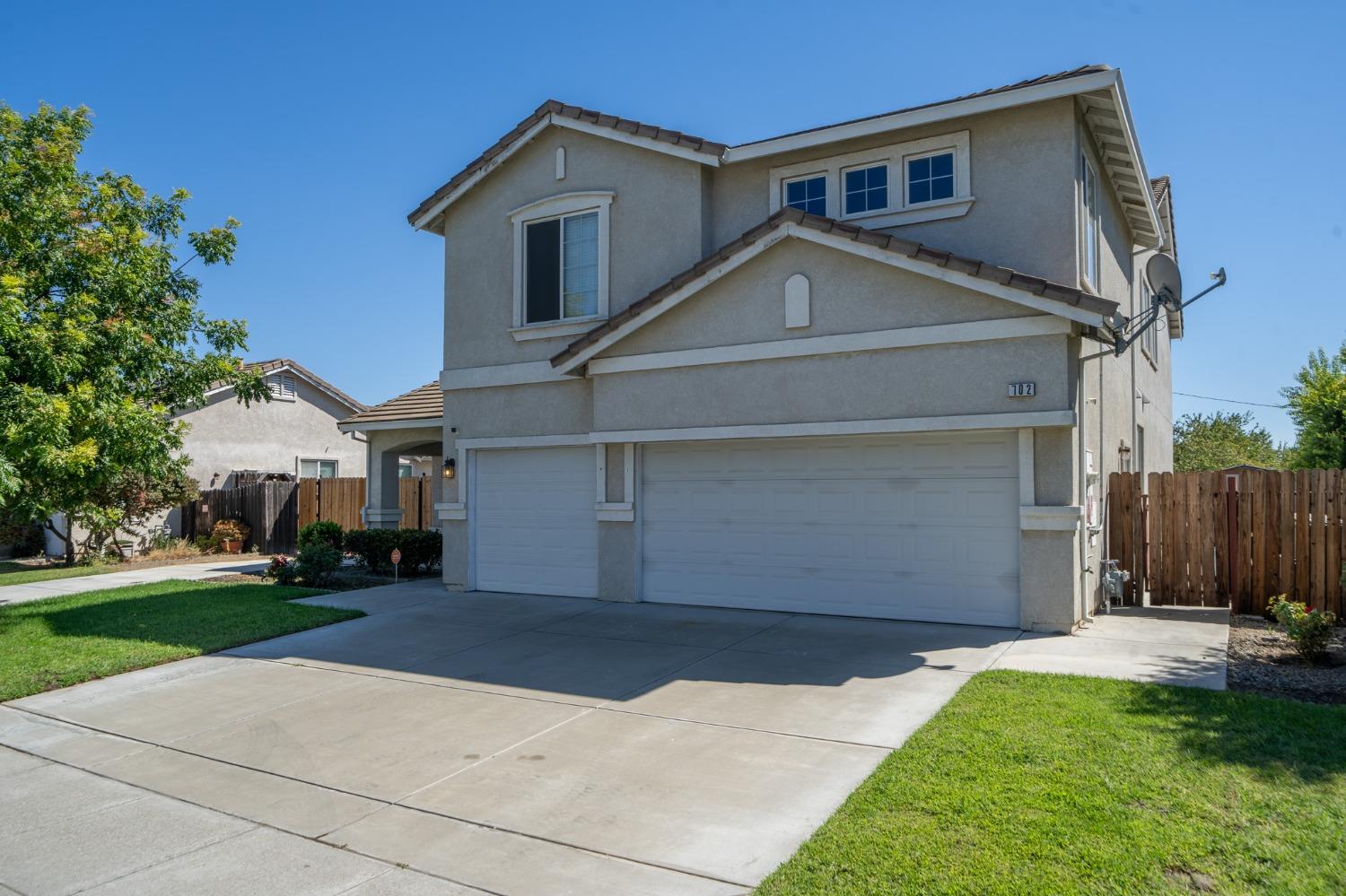 Detail Gallery Image 5 of 64 For 702 Vasconcellos Ave, Manteca,  CA 95336 - 5 Beds | 4/1 Baths