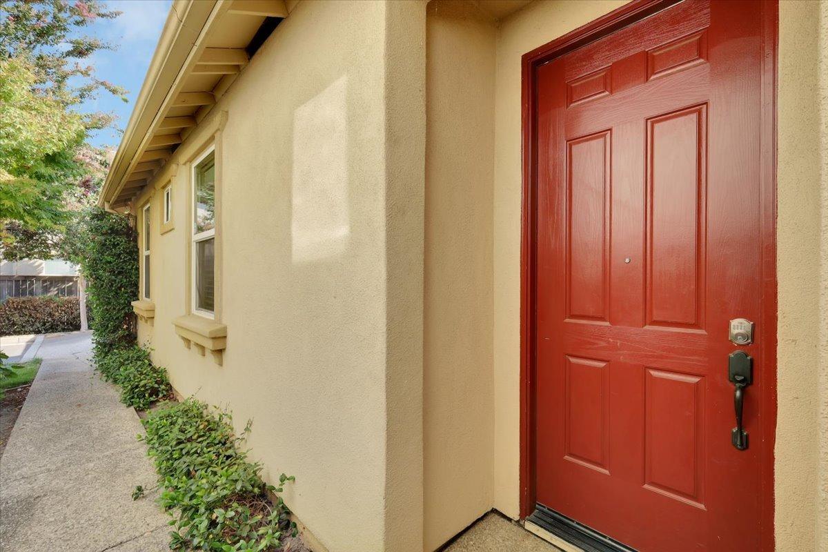 Detail Gallery Image 3 of 30 For 450 Natalino Cir, Sacramento,  CA 95835 - 3 Beds | 2 Baths