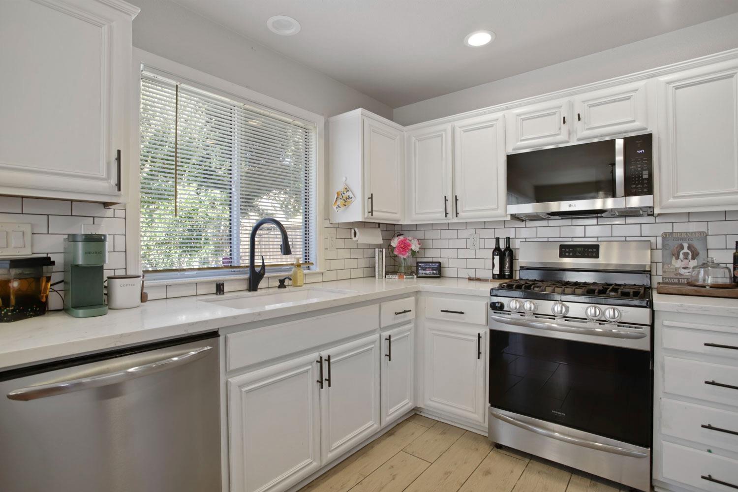 Detail Gallery Image 9 of 27 For 3795 Bridlewood Cir, Stockton,  CA 95219 - 3 Beds | 2/1 Baths