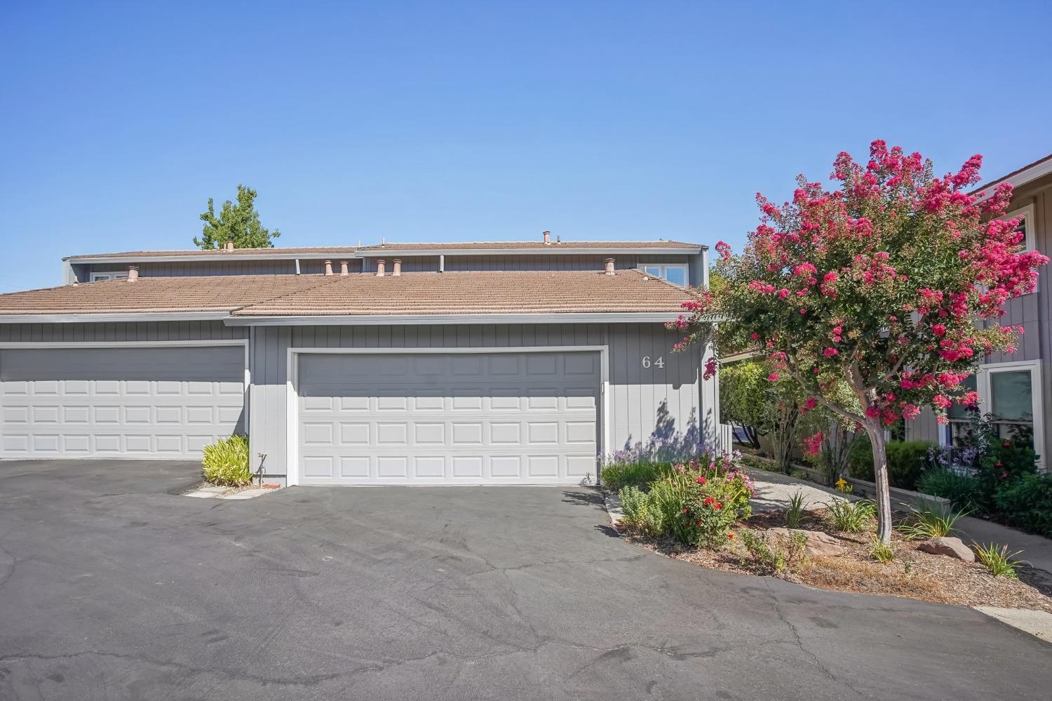 Detail Gallery Image 1 of 33 For 64 Rolling Green Cir, Pleasant Hill,  CA 94523 - 3 Beds | 2 Baths