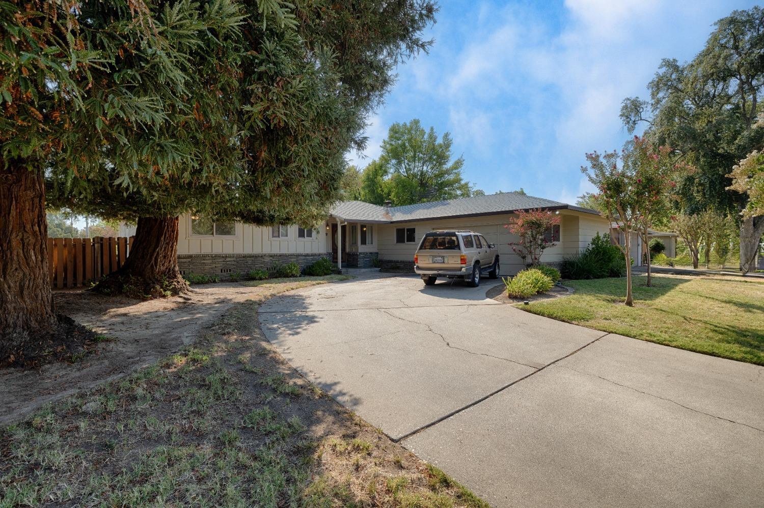 Detail Gallery Image 1 of 31 For 7037 El Sereno Cir, Sacramento,  CA 95831 - 4 Beds | 2/1 Baths