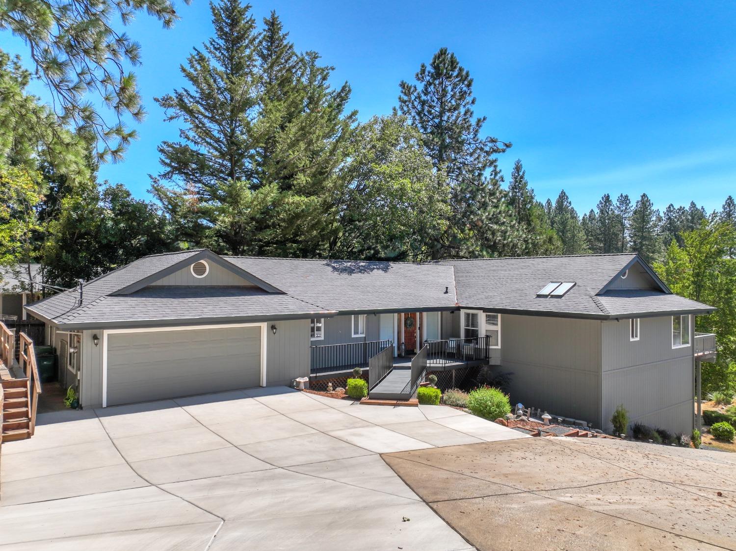 Detail Gallery Image 2 of 54 For 11349 Lower Circle Dr, Grass Valley,  CA 95949 - 3 Beds | 2/1 Baths