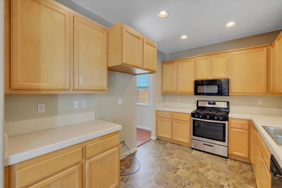 Detail Gallery Image 9 of 30 For 450 Natalino Cir, Sacramento,  CA 95835 - 3 Beds | 2 Baths