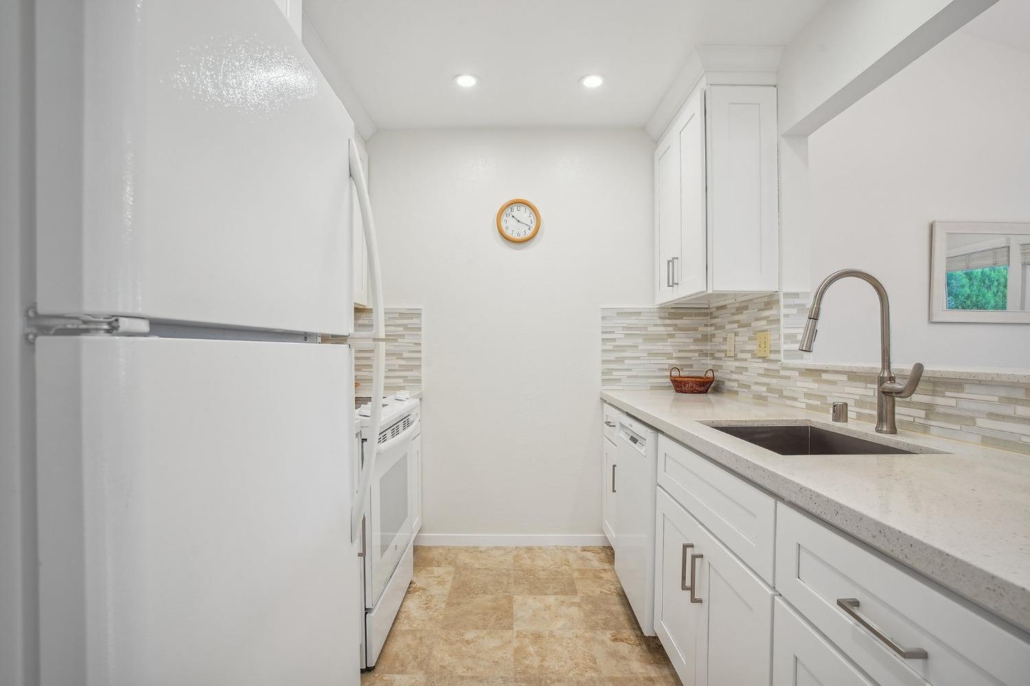 Detail Gallery Image 11 of 33 For 64 Rolling Green Cir, Pleasant Hill,  CA 94523 - 3 Beds | 2 Baths