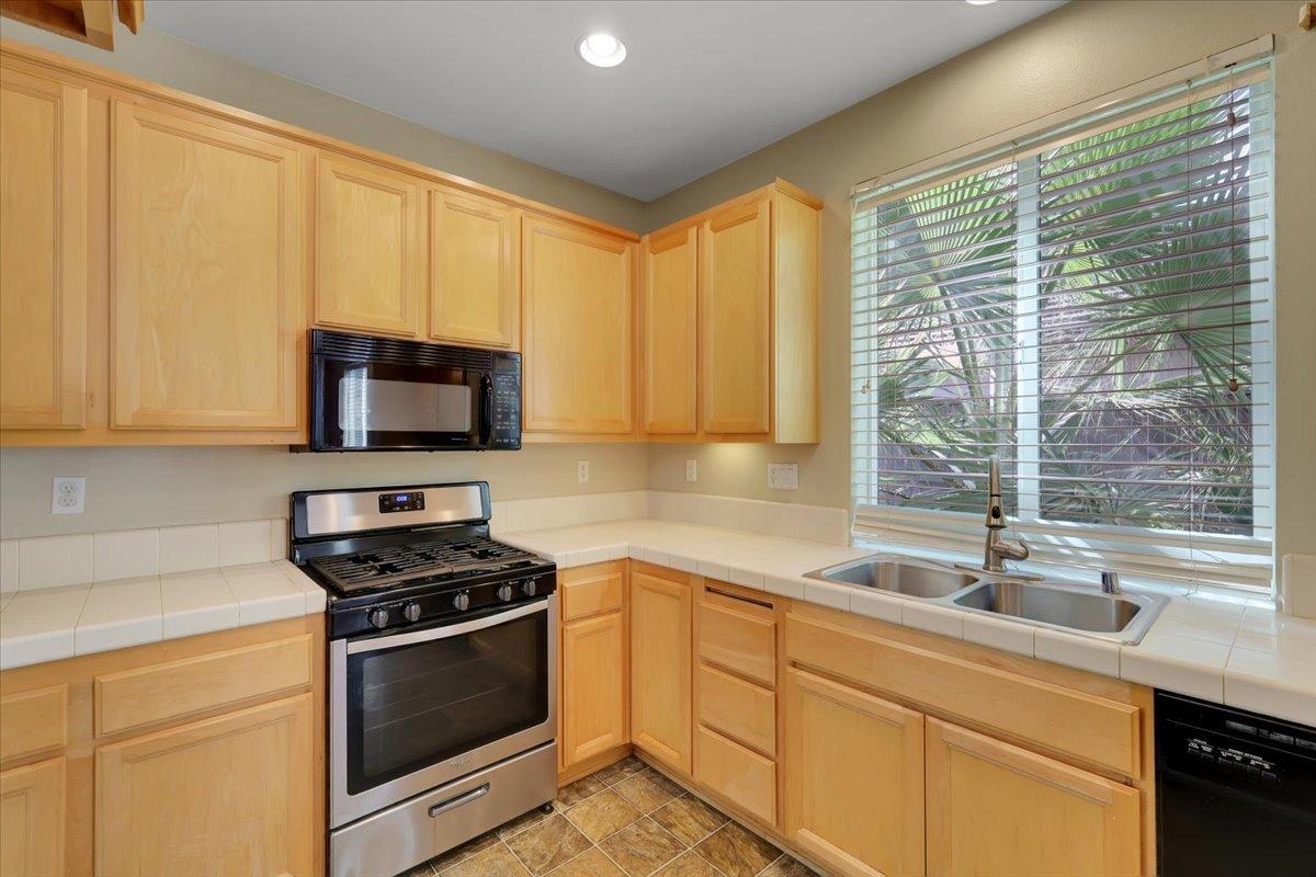 Detail Gallery Image 12 of 30 For 450 Natalino Cir, Sacramento,  CA 95835 - 3 Beds | 2 Baths