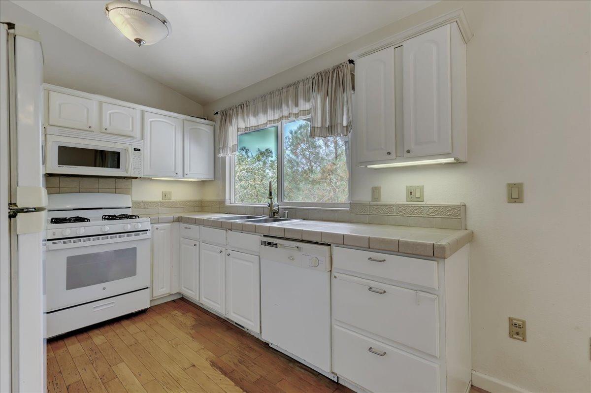 Detail Gallery Image 9 of 28 For 16964 Oscar Dr, Grass Valley,  CA 95949 - 3 Beds | 2/1 Baths