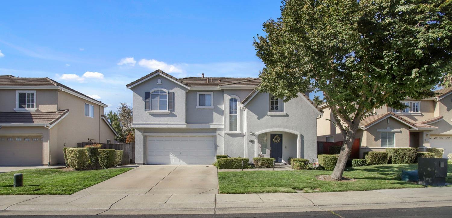 Detail Gallery Image 1 of 27 For 3795 Bridlewood Cir, Stockton,  CA 95219 - 3 Beds | 2/1 Baths