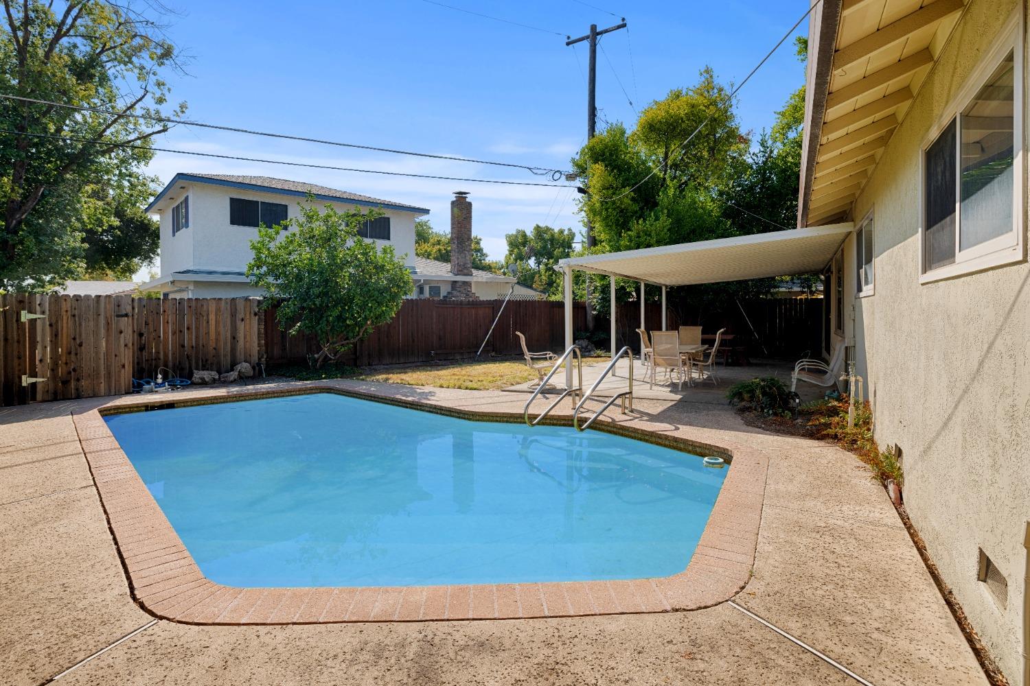 Detail Gallery Image 29 of 31 For 7037 El Sereno Cir, Sacramento,  CA 95831 - 4 Beds | 2/1 Baths