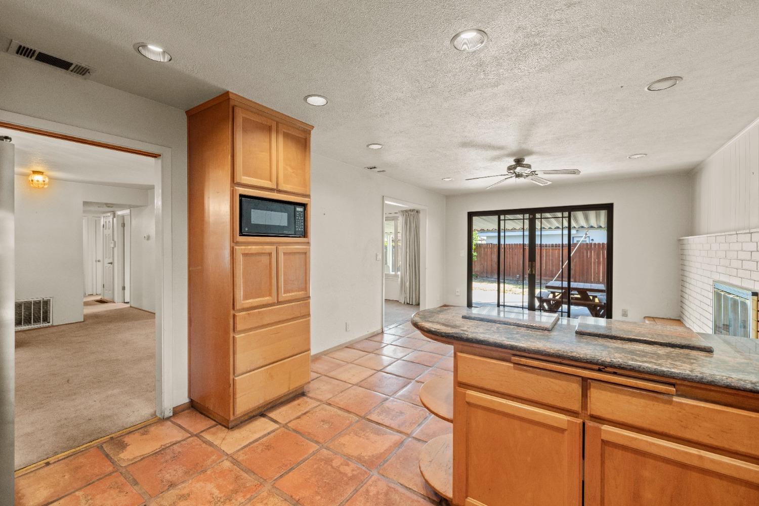 Detail Gallery Image 15 of 31 For 7037 El Sereno Cir, Sacramento,  CA 95831 - 4 Beds | 2/1 Baths