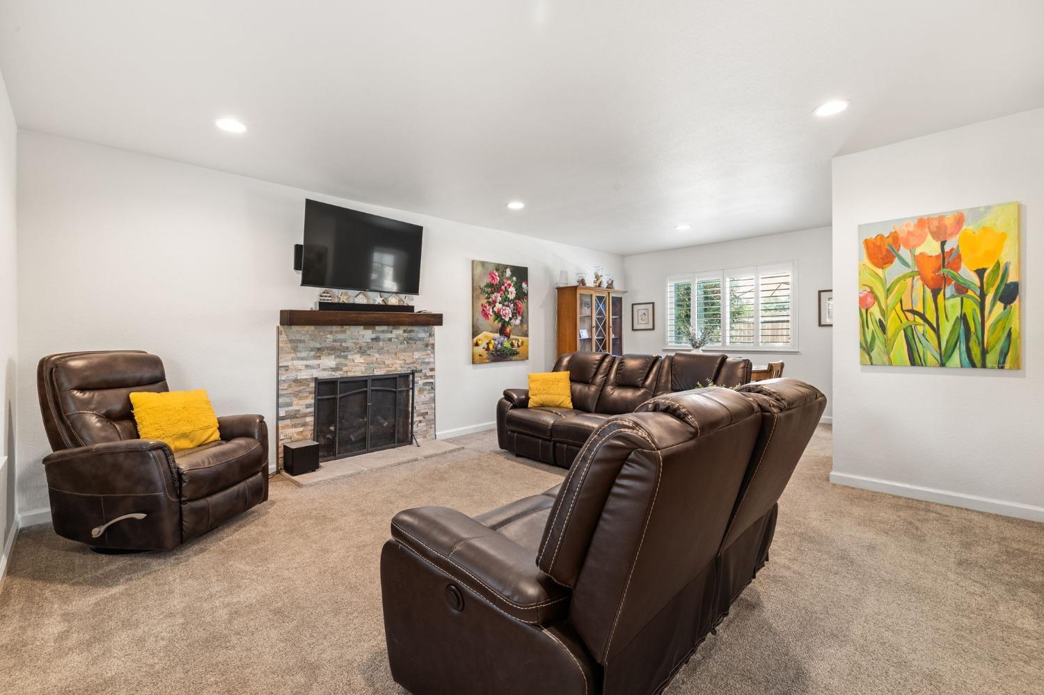 Detail Gallery Image 11 of 65 For 4700 Pedersen Way, Carmichael,  CA 95608 - 4 Beds | 2/1 Baths