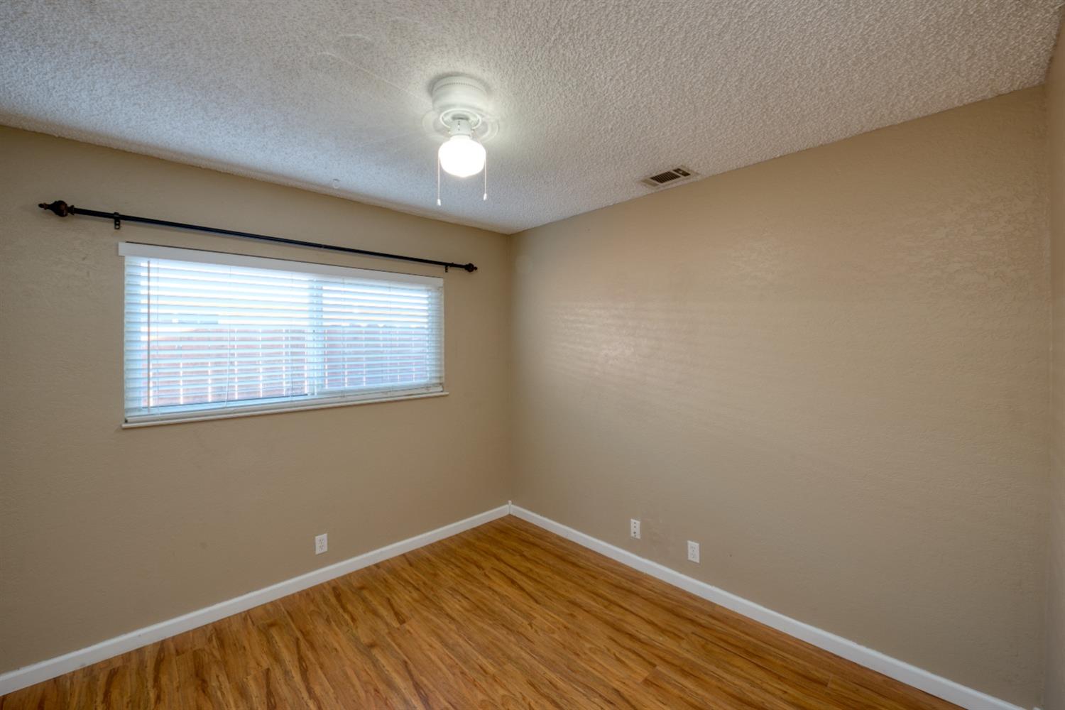 Detail Gallery Image 21 of 37 For 871 Siskiyou Ln, Manteca,  CA 95336 - 4 Beds | 2 Baths