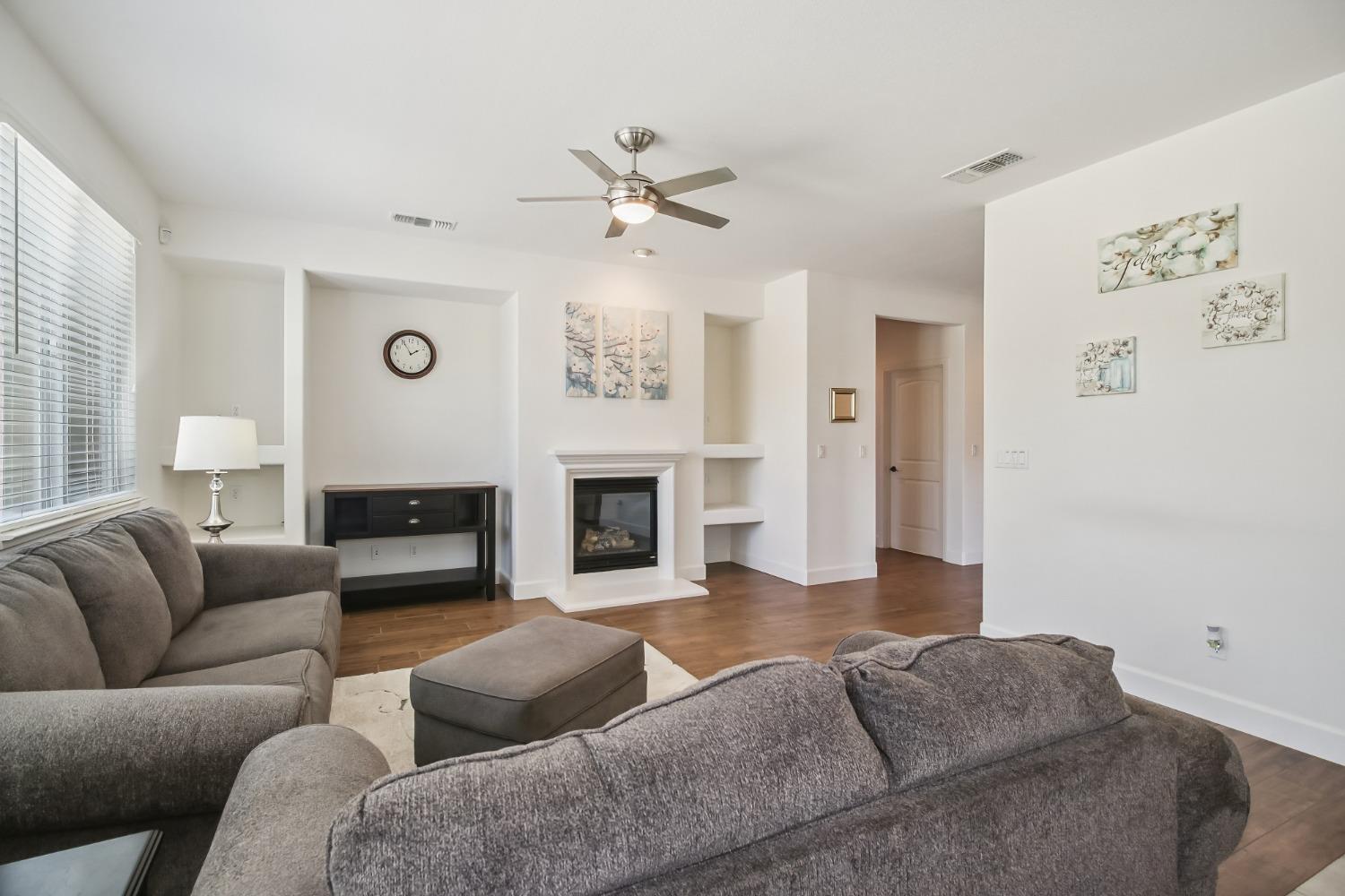 Detail Gallery Image 7 of 46 For 4081 Ionian Sea Ln, Sacramento,  CA 95834 - 2 Beds | 2 Baths