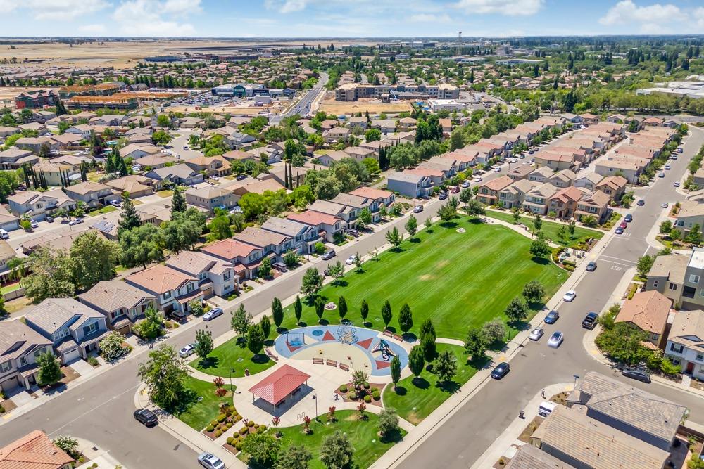 Detail Gallery Image 38 of 42 For 11076 International Dr, Rancho Cordova,  CA 95670 - 3 Beds | 2/1 Baths