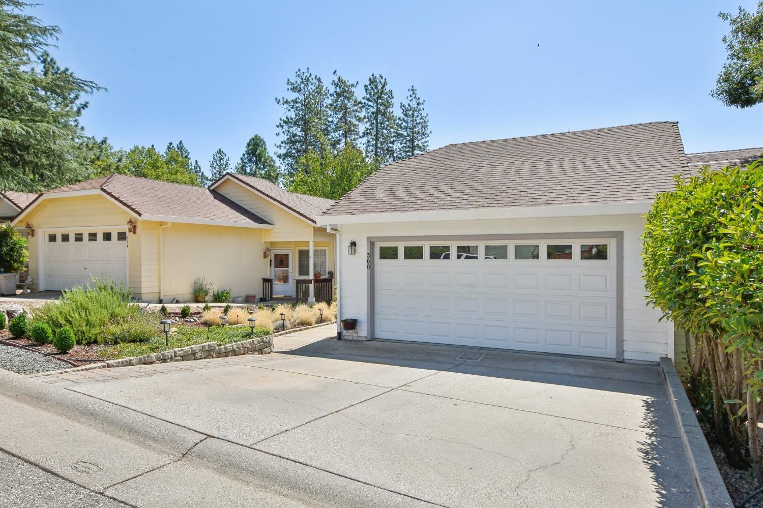 Detail Gallery Image 4 of 24 For 360 Vistamont Dr, Grass Valley,  CA 95945 - 2 Beds | 2/1 Baths