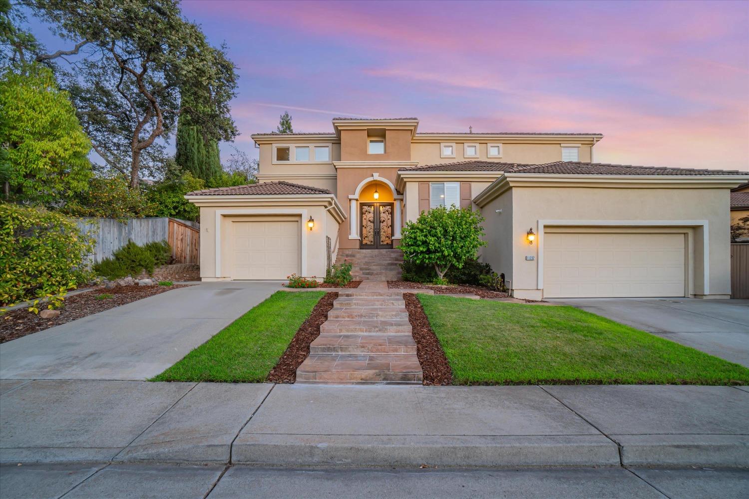 Detail Gallery Image 1 of 60 For 11232 Shady Run, Auburn,  CA 95603 - 3 Beds | 3 Baths