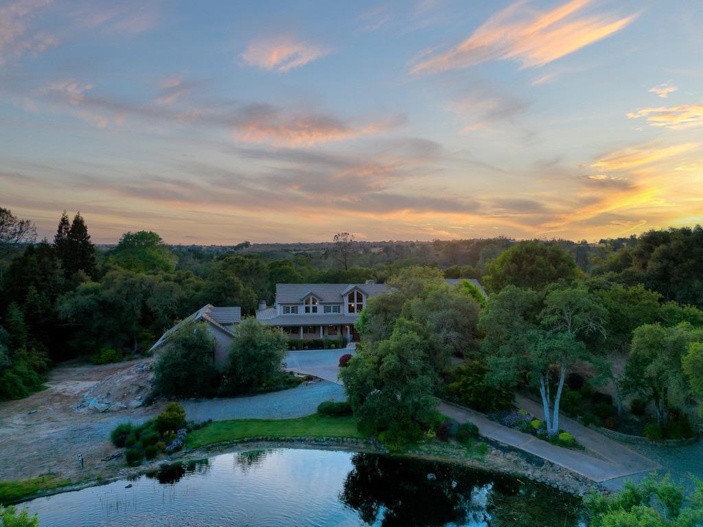 Detail Gallery Image 7 of 72 For 7450 Shadow Oaks Ln, Granite Bay,  CA 95746 - 5 Beds | 5/3 Baths