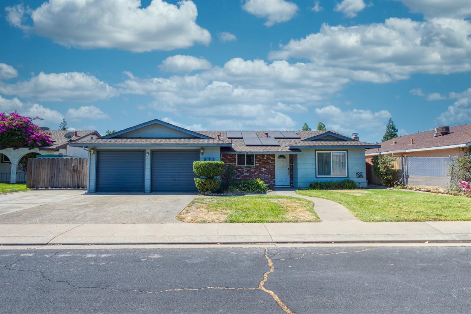 Detail Gallery Image 8 of 37 For 871 Siskiyou Ln, Manteca,  CA 95336 - 4 Beds | 2 Baths