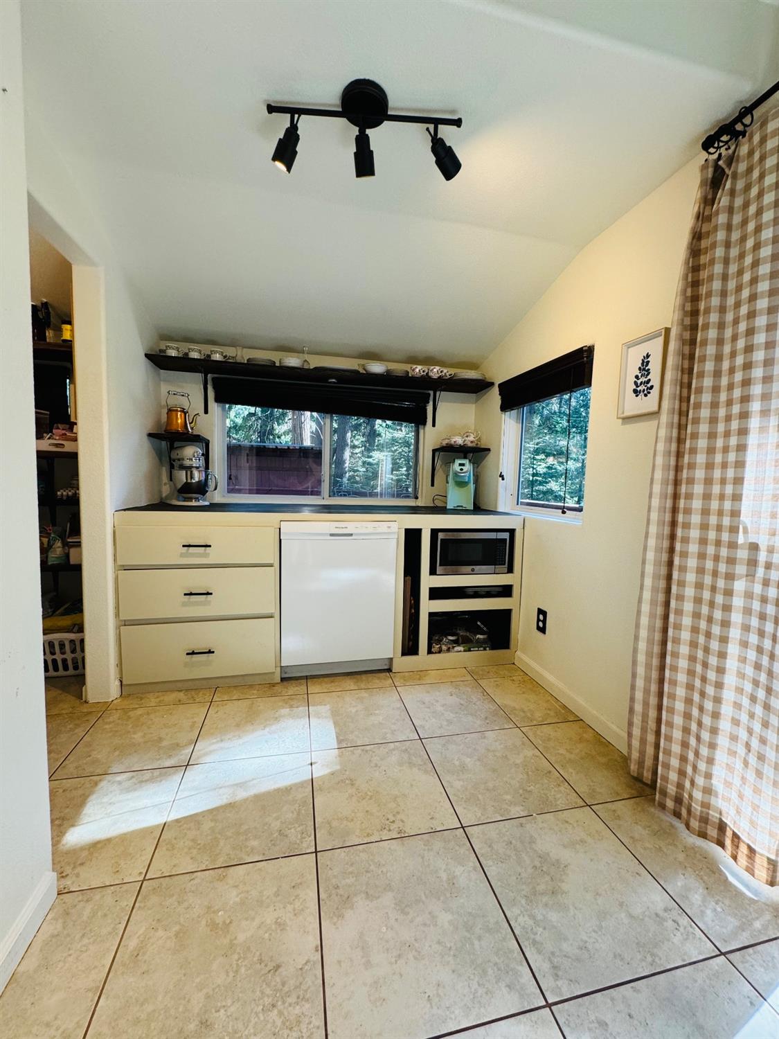 Detail Gallery Image 31 of 52 For 2972 Sunset Dr, Pollock Pines,  CA 95726 - 2 Beds | 1 Baths