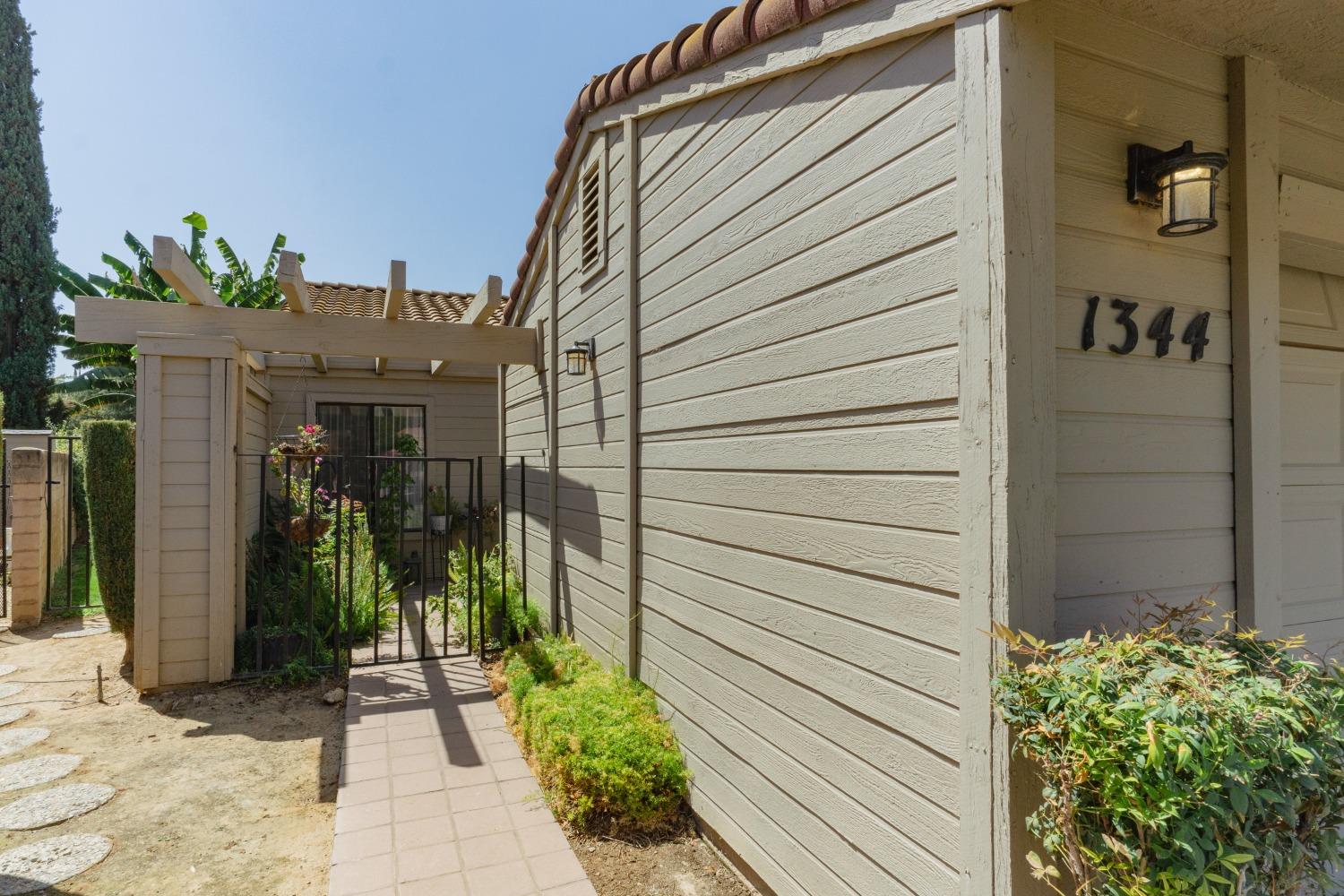 Detail Gallery Image 2 of 36 For 1344 Paseo Redondo Dr, Merced,  CA 95348 - 2 Beds | 2 Baths