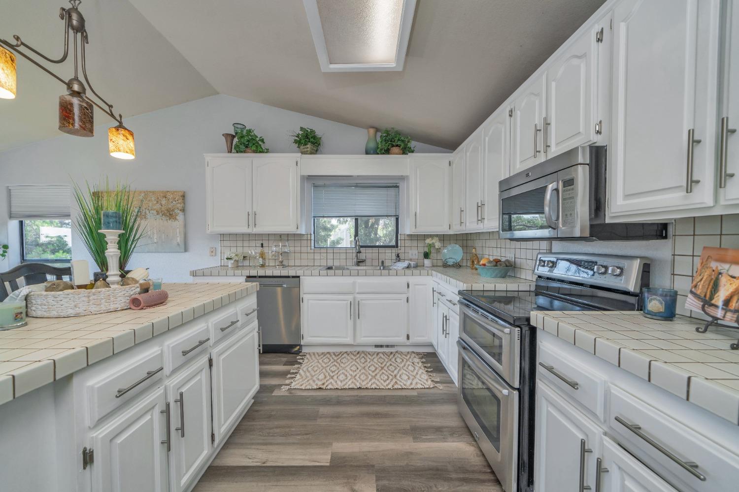 Detail Gallery Image 7 of 46 For 2982 Alhambra Ct, Cameron Park,  CA 95682 - 3 Beds | 2/1 Baths