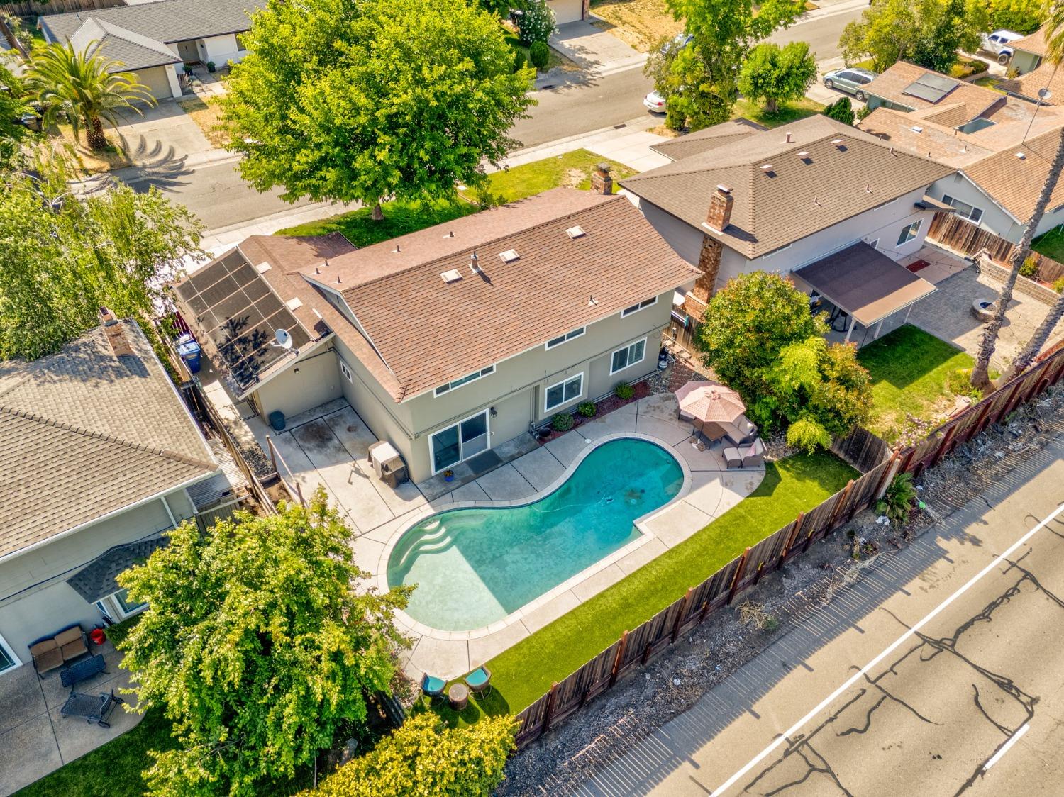 Detail Gallery Image 59 of 65 For 4700 Pedersen Way, Carmichael,  CA 95608 - 4 Beds | 2/1 Baths