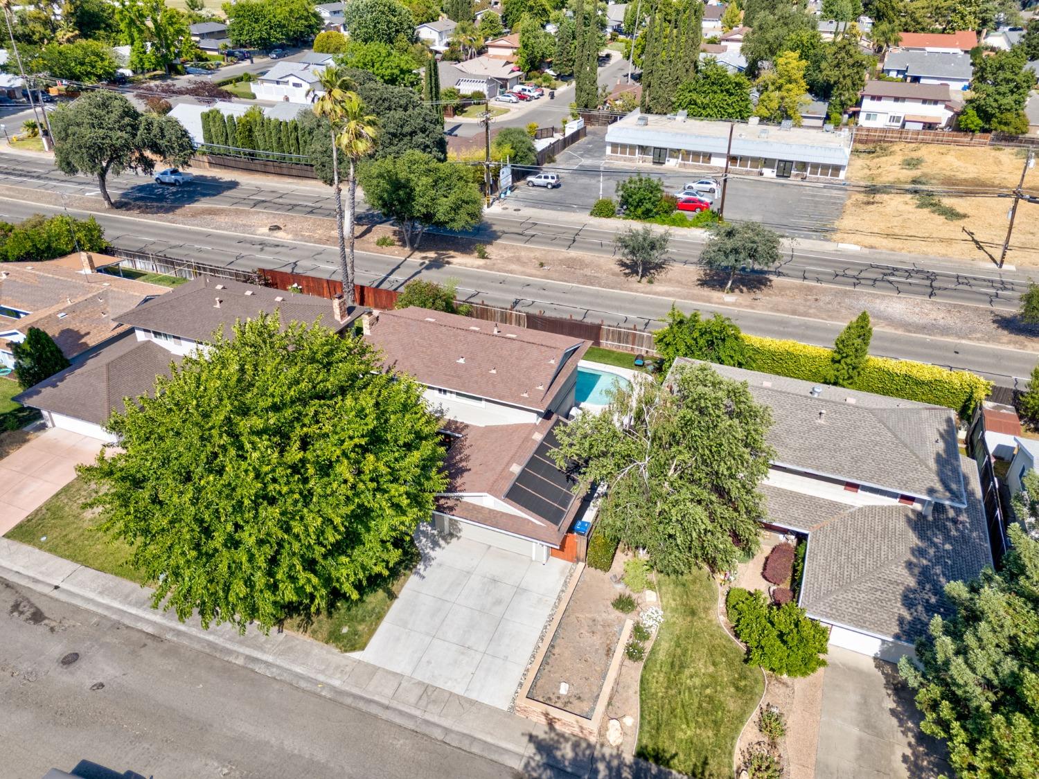 Detail Gallery Image 52 of 65 For 4700 Pedersen Way, Carmichael,  CA 95608 - 4 Beds | 2/1 Baths