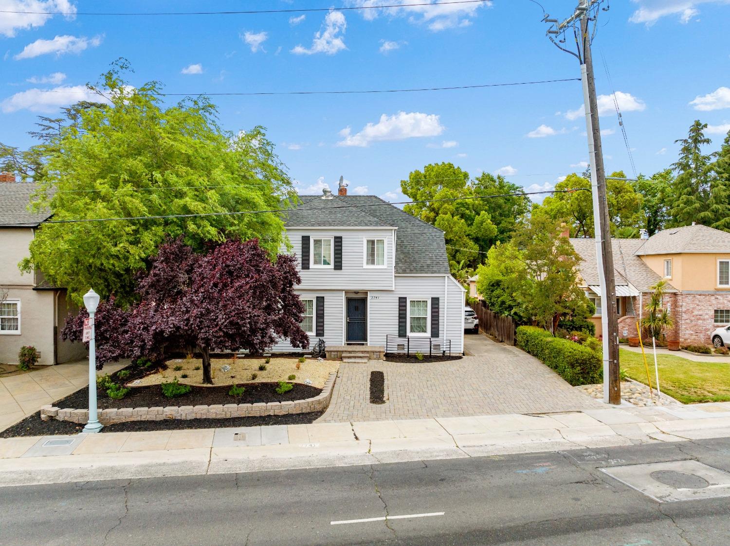 Detail Gallery Image 39 of 44 For 2741 Sutterville Rd, Sacramento,  CA 95820 - 4 Beds | 2 Baths