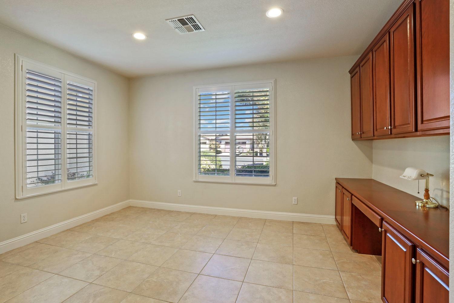 Detail Gallery Image 12 of 66 For 1212 Birchbrook Ct, Manteca,  CA 95336 - 2 Beds | 2 Baths