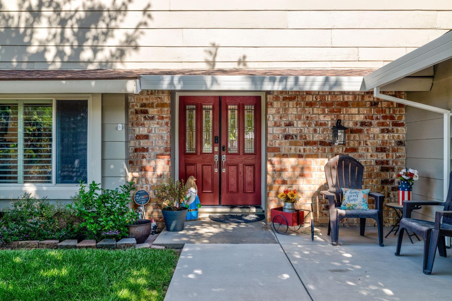 Detail Gallery Image 7 of 65 For 4700 Pedersen Way, Carmichael,  CA 95608 - 4 Beds | 2/1 Baths