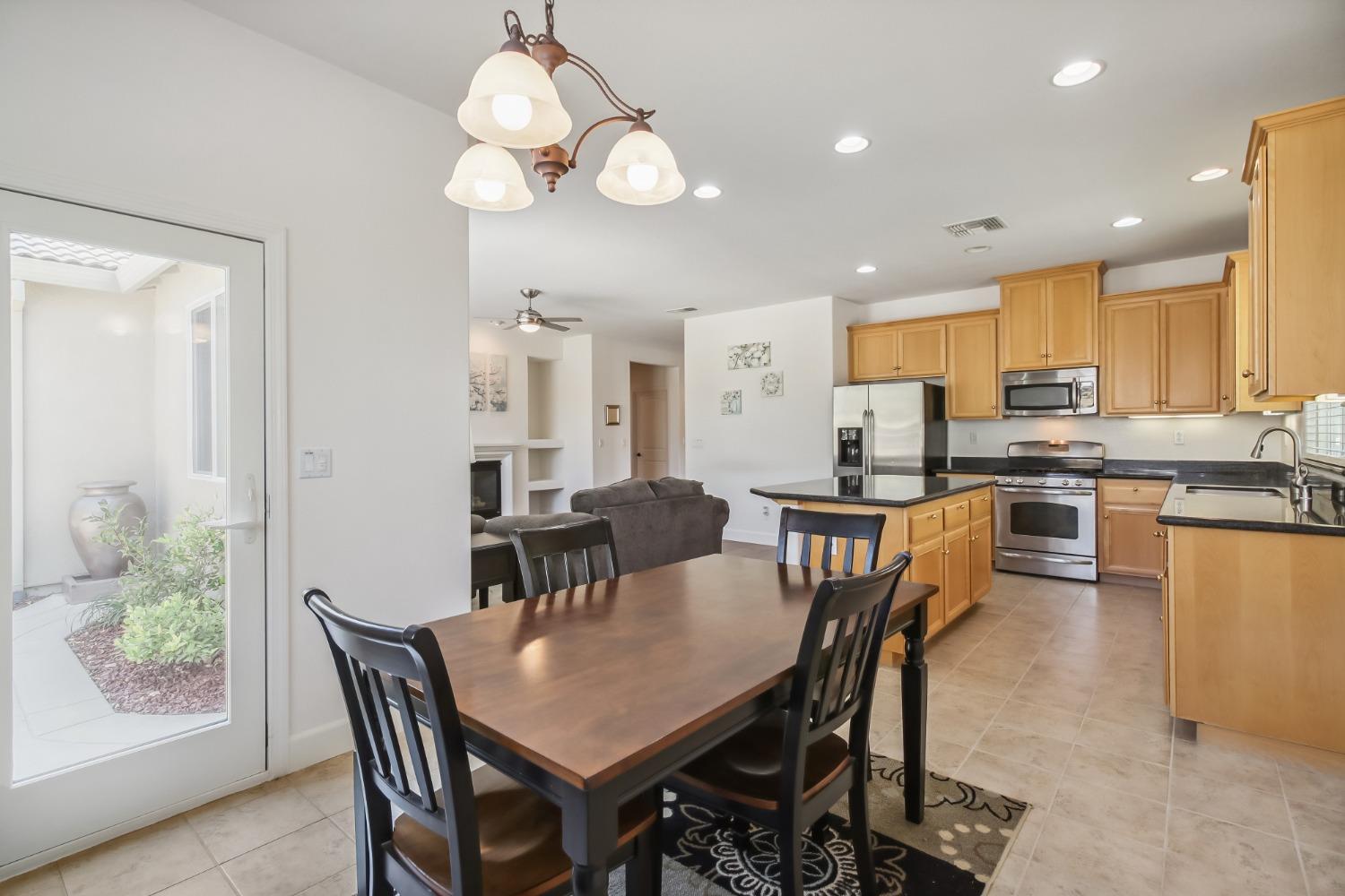 Detail Gallery Image 15 of 46 For 4081 Ionian Sea Ln, Sacramento,  CA 95834 - 2 Beds | 2 Baths