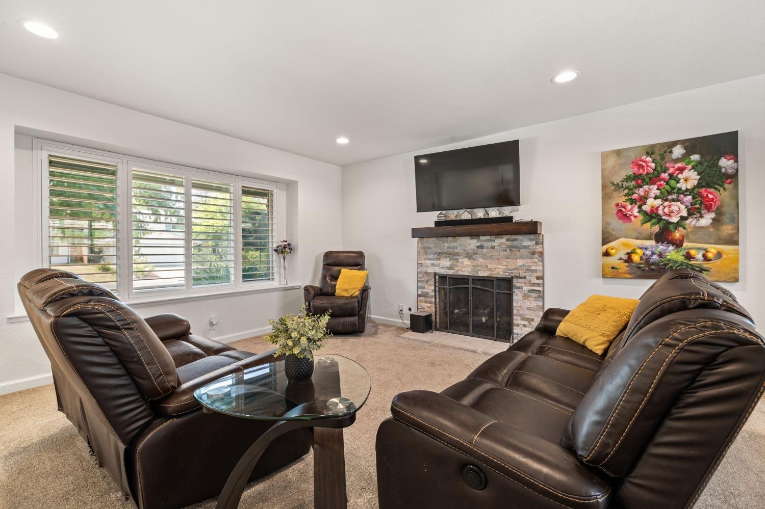 Detail Gallery Image 12 of 65 For 4700 Pedersen Way, Carmichael,  CA 95608 - 4 Beds | 2/1 Baths