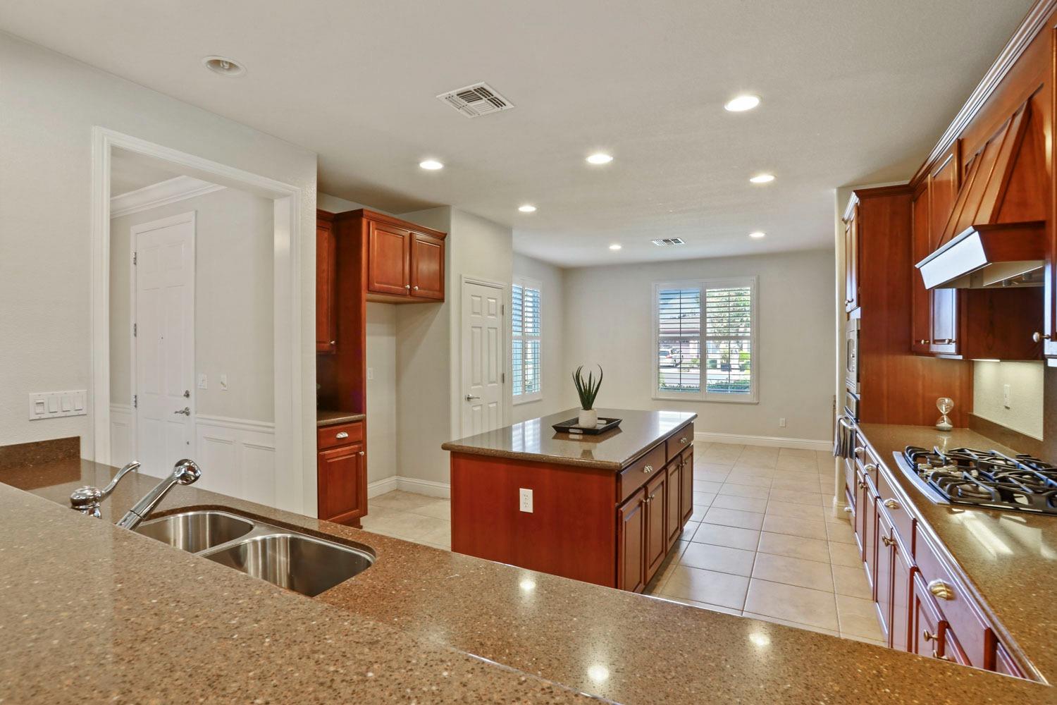 Detail Gallery Image 15 of 66 For 1212 Birchbrook Ct, Manteca,  CA 95336 - 2 Beds | 2 Baths