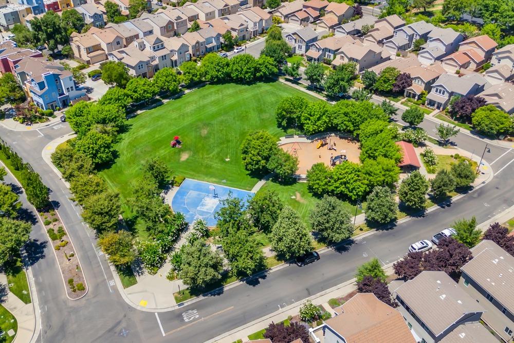 Detail Gallery Image 40 of 42 For 11076 International Dr, Rancho Cordova,  CA 95670 - 3 Beds | 2/1 Baths