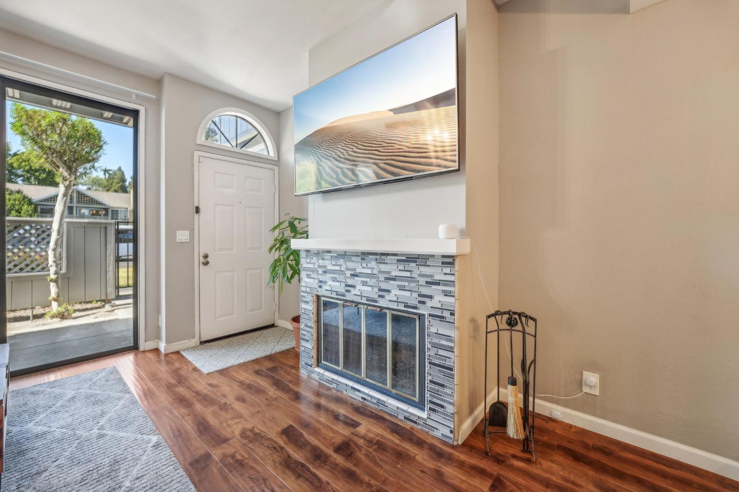 Detail Gallery Image 6 of 37 For 105 Glenbridge Ct, Pleasant Hill,  CA 94523 - 2 Beds | 2/1 Baths