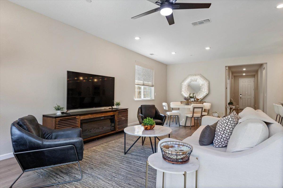 Detail Gallery Image 16 of 43 For 1639 Carson River Loop, Lincoln,  CA 95648 - 2 Beds | 2 Baths