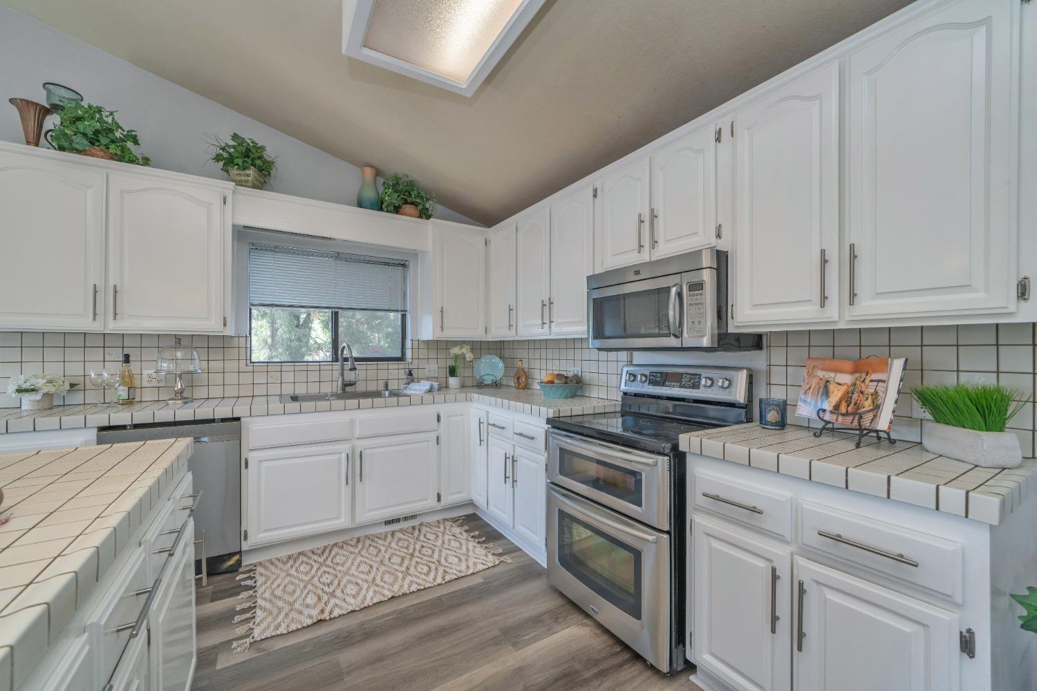 Detail Gallery Image 28 of 46 For 2982 Alhambra Ct, Cameron Park,  CA 95682 - 3 Beds | 2/1 Baths