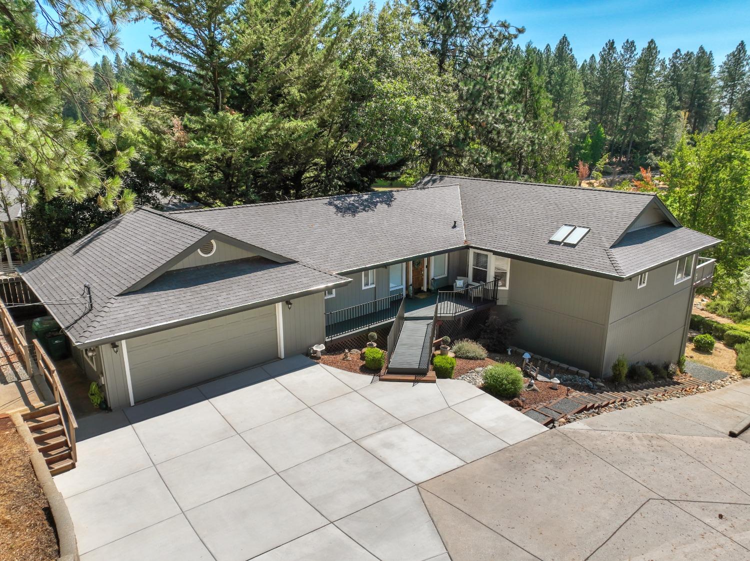 Detail Gallery Image 4 of 54 For 11349 Lower Circle Dr, Grass Valley,  CA 95949 - 3 Beds | 2/1 Baths