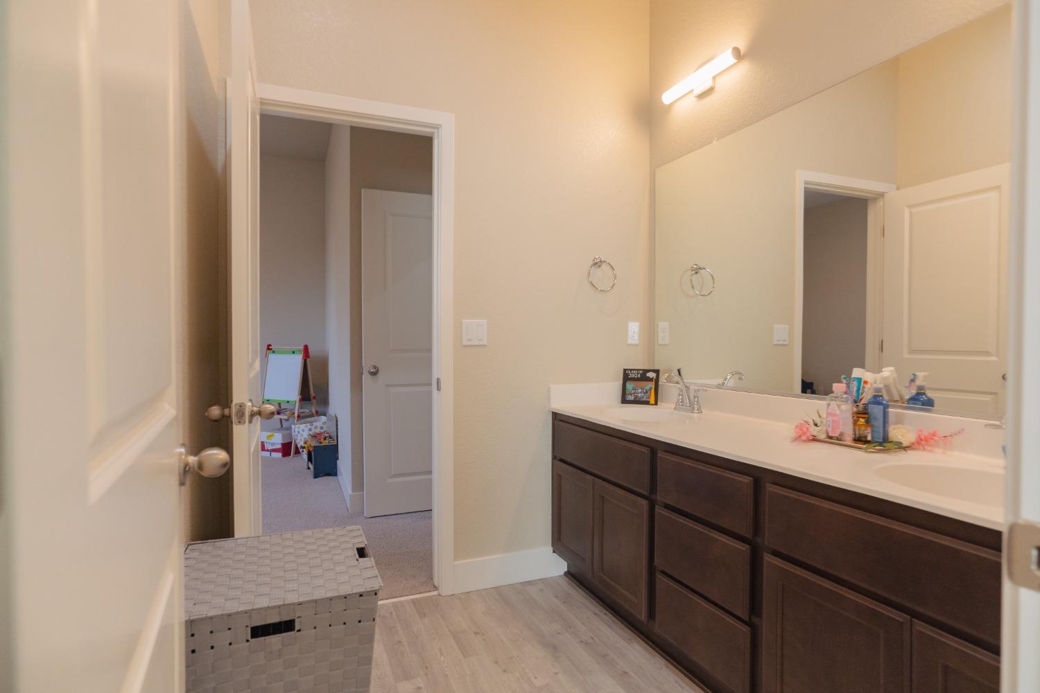 Detail Gallery Image 42 of 50 For 2374 Paramount Ln, Manteca,  CA 95337 - 3 Beds | 2/1 Baths