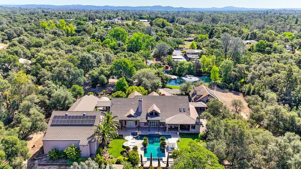 Detail Gallery Image 12 of 72 For 7450 Shadow Oaks Ln, Granite Bay,  CA 95746 - 5 Beds | 5/3 Baths