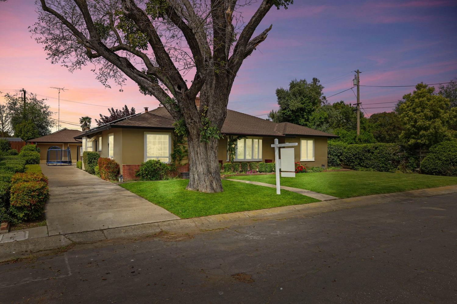 Detail Gallery Image 1 of 52 For 15 Barton, Oakdale,  CA 95361 - 3 Beds | 2 Baths