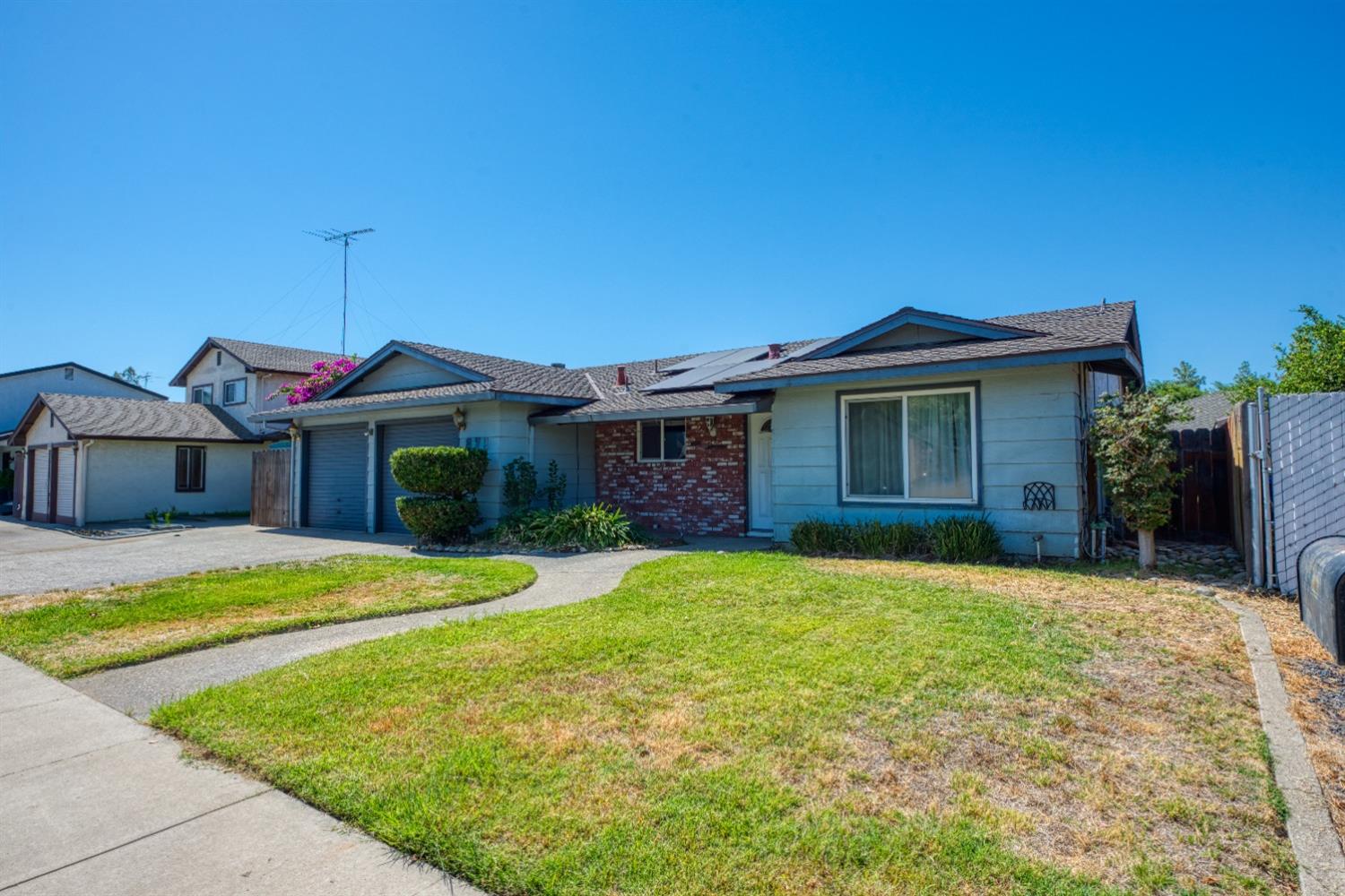 Detail Gallery Image 9 of 37 For 871 Siskiyou Ln, Manteca,  CA 95336 - 4 Beds | 2 Baths