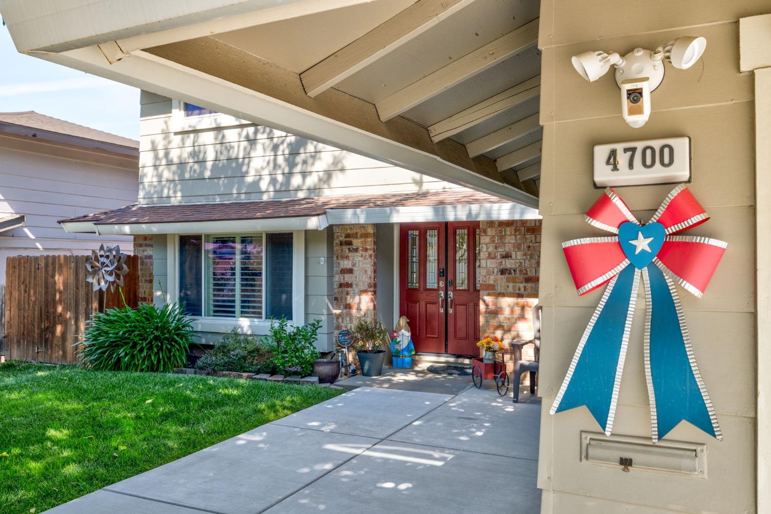 Detail Gallery Image 5 of 65 For 4700 Pedersen Way, Carmichael,  CA 95608 - 4 Beds | 2/1 Baths