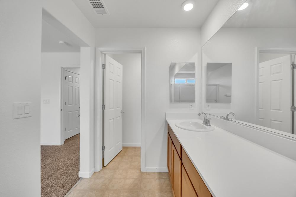 Detail Gallery Image 32 of 42 For 11076 International Dr, Rancho Cordova,  CA 95670 - 3 Beds | 2/1 Baths