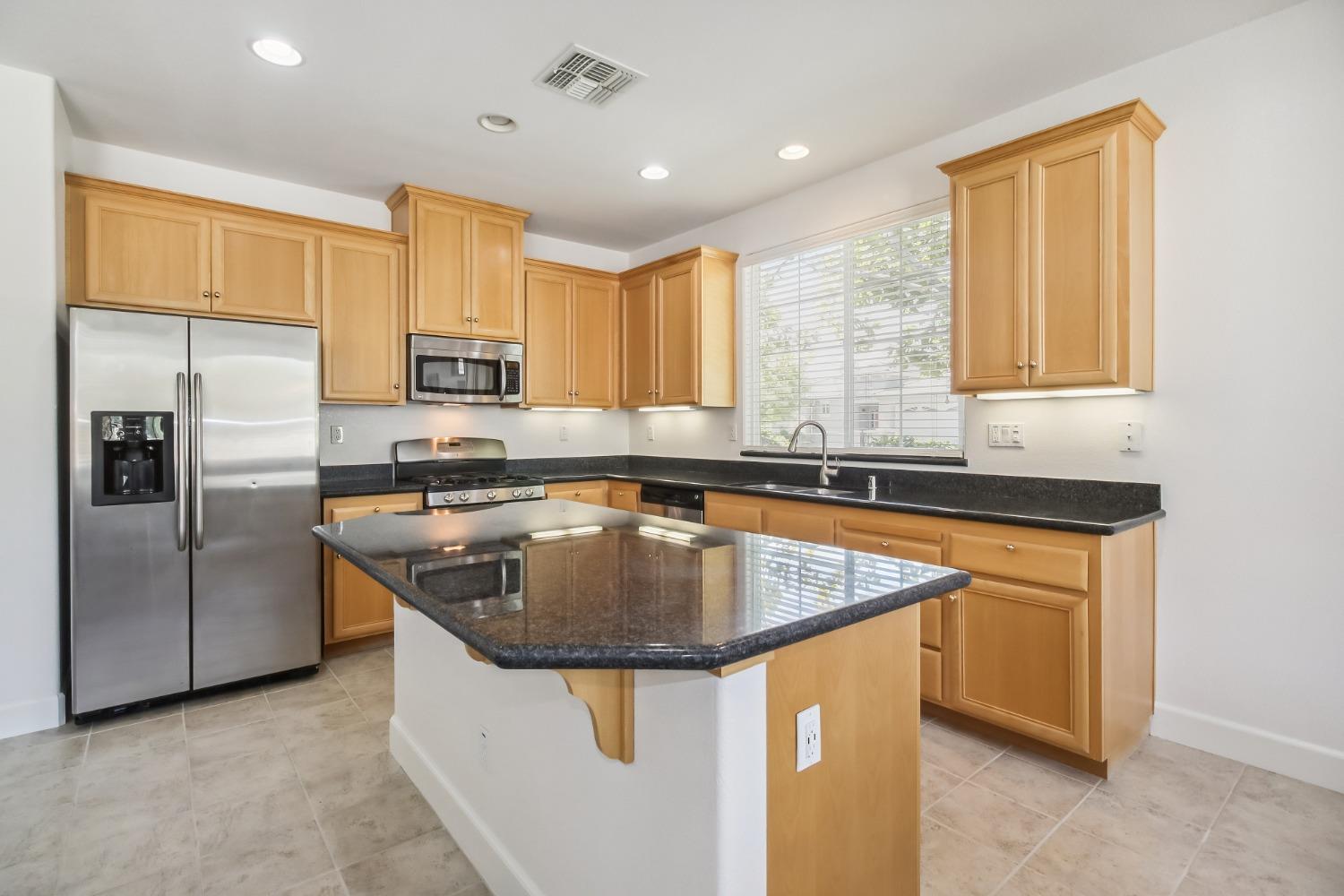 Detail Gallery Image 8 of 46 For 4081 Ionian Sea Ln, Sacramento,  CA 95834 - 2 Beds | 2 Baths